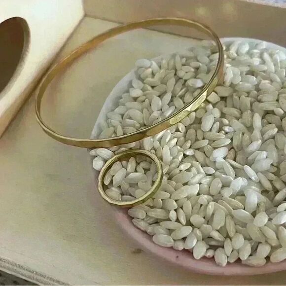 Hammered gold tone ring and bracelet - Picture 3 of 4